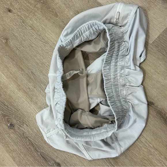 Lululemon Tracker Shorts - Picture 12 of 12